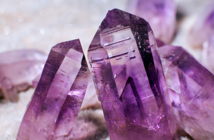 Crystals for Lucid Dreaming